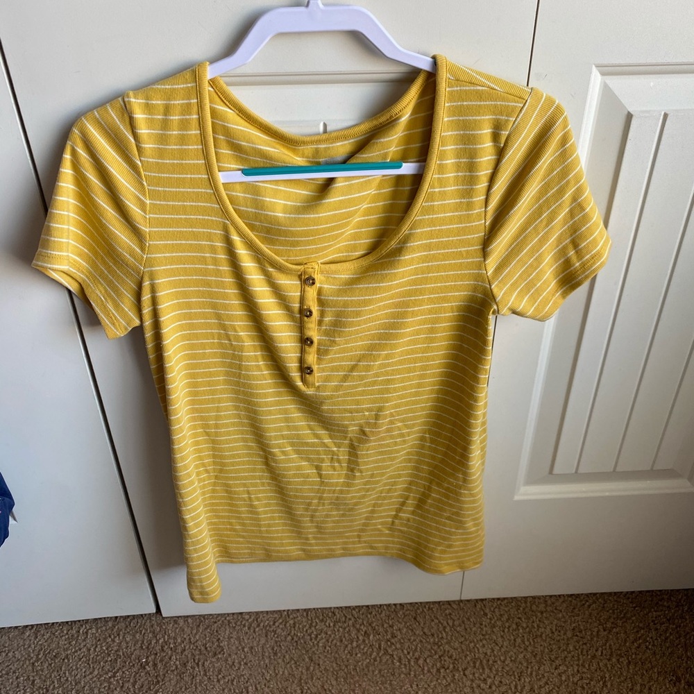 Old Navy yellow stripped shirt